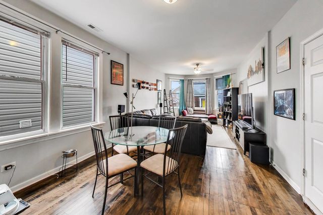 2955 N Gresham Avenue, Chicago, IL 60618