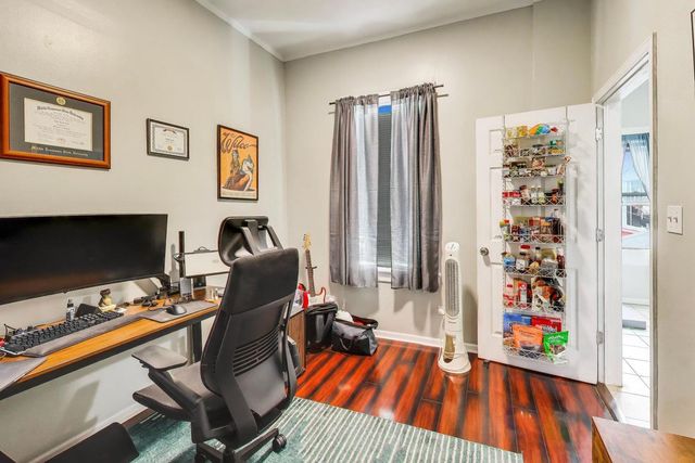2955 N Gresham Avenue, Chicago, IL 60618