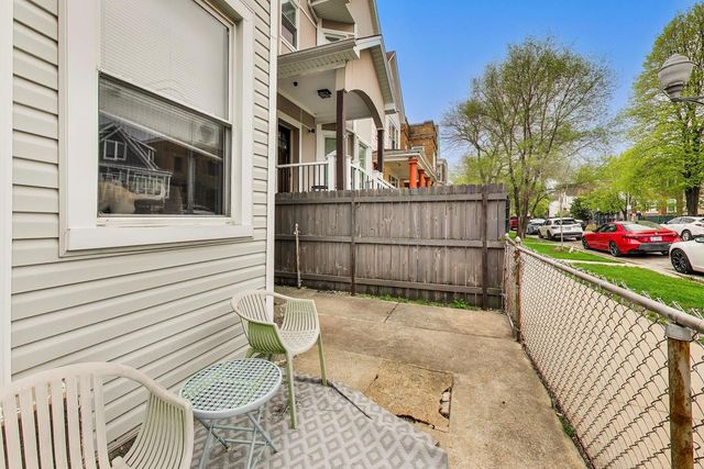 2955 N Gresham Avenue, Chicago, IL 60618