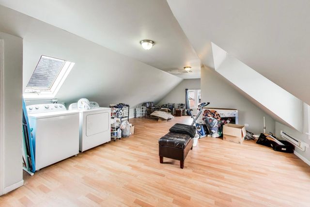 2955 N Gresham Avenue, Chicago, IL 60618