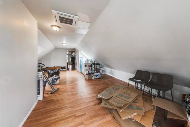 2955 N Gresham Avenue, Chicago, IL 60618