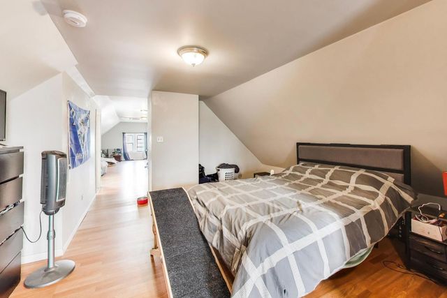 2955 N Gresham Avenue, Chicago, IL 60618