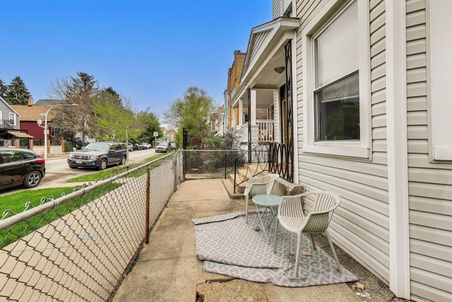 2955 N Gresham Avenue, Chicago, IL 60618