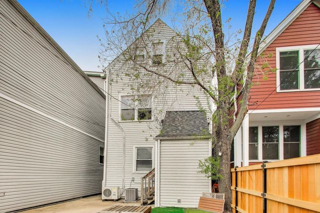 2955 N Gresham Avenue, Chicago, IL 60618