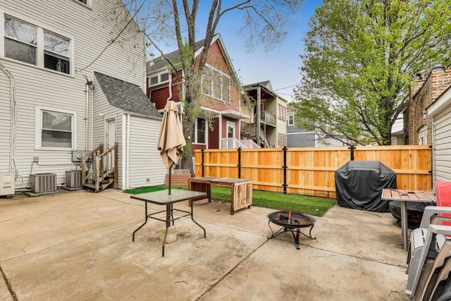 2955 N Gresham Avenue, Chicago, IL 60618