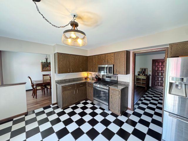 1148 Tamarack Place, Munster, IN 46321