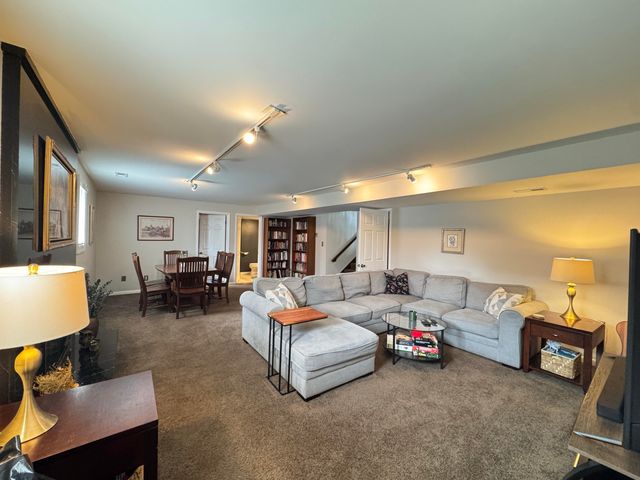 1148 Tamarack Place, Munster, IN 46321