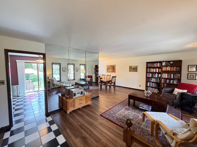 1148 Tamarack Place, Munster, IN 46321