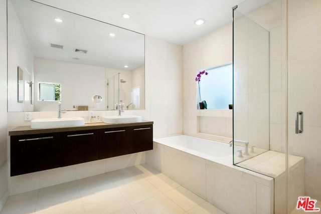 639 Vernon Avenue, Venice, CA 90291