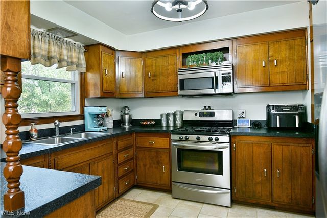 1700 Rockwood Drive, Youngstown, OH 44505