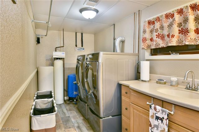 1700 Rockwood Drive, Youngstown, OH 44505