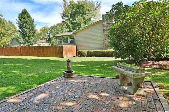 1700 Rockwood Drive, Youngstown, OH 44505