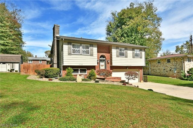 1700 Rockwood Drive, Youngstown, OH 44505