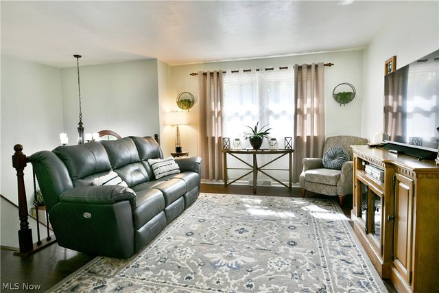 1700 Rockwood Drive, Youngstown, OH 44505