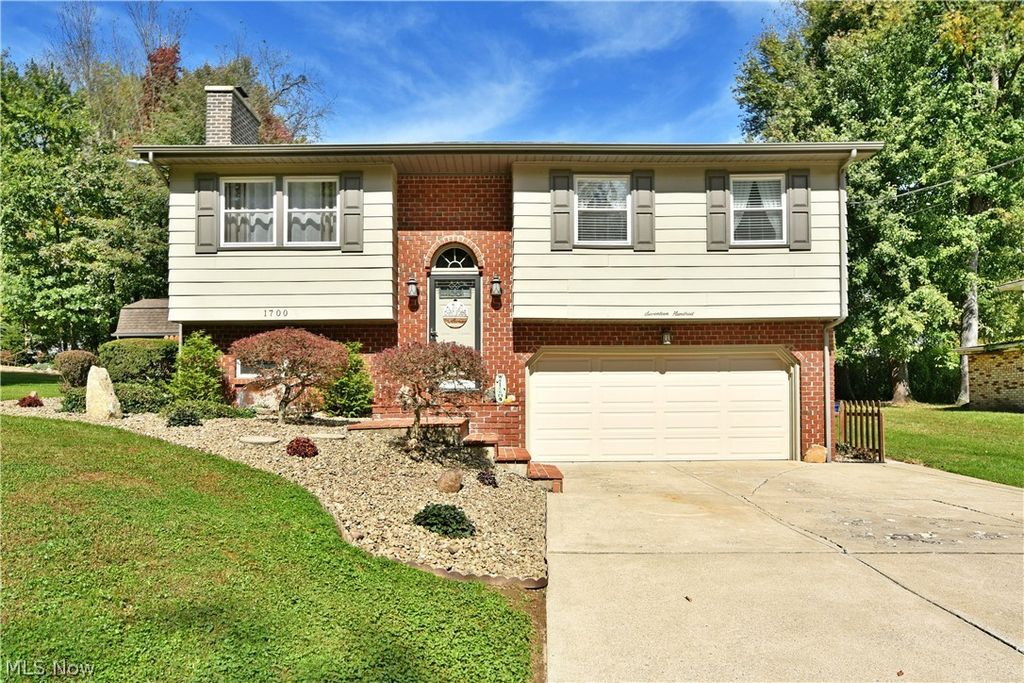 1700 Rockwood Drive, Youngstown, OH 44505
