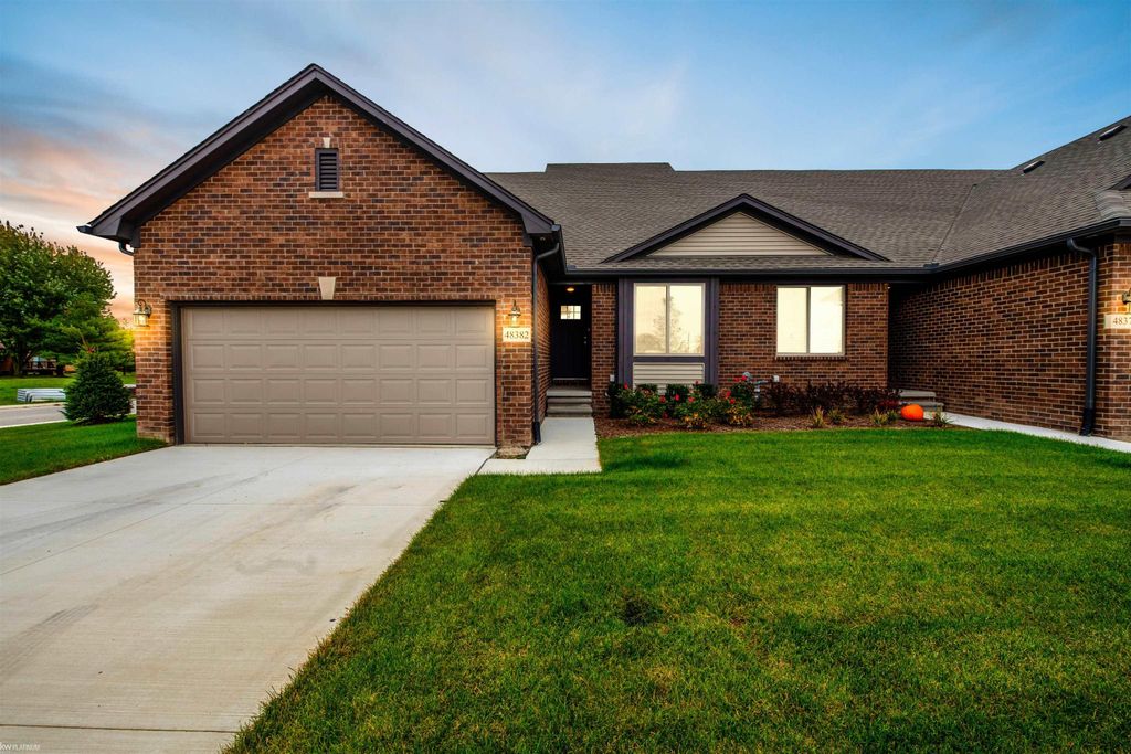 48382 Applegrove Lane, Chesterfield Twp, MI 48051