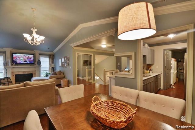5445 Pine Aires Drive 124, Sterling Heights, MI 48314