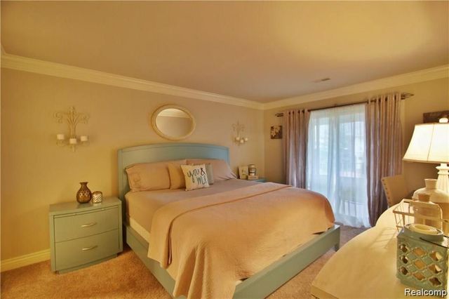 5445 Pine Aires Drive 124, Sterling Heights, MI 48314