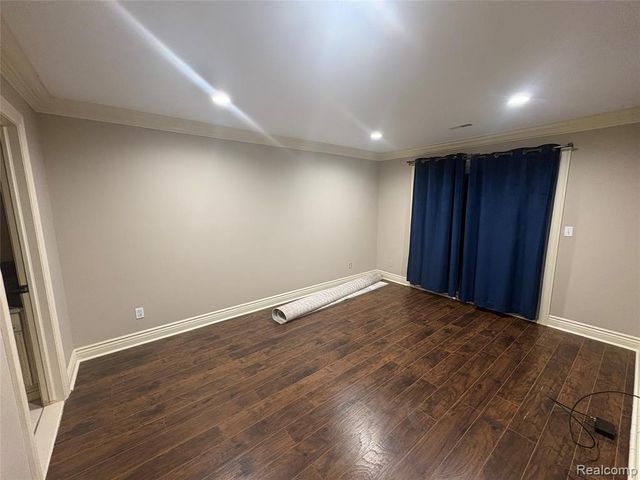 5445 Pine Aires Drive 124, Sterling Heights, MI 48314