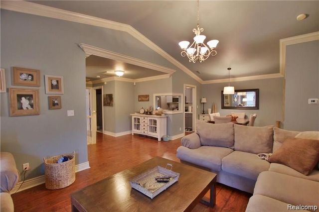 5445 Pine Aires Drive 124, Sterling Heights, MI 48314