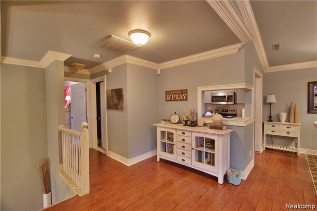 5445 Pine Aires Drive 124, Sterling Heights, MI 48314
