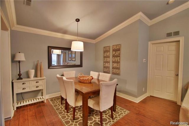 5445 Pine Aires Drive 124, Sterling Heights, MI 48314