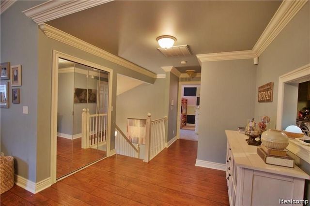5445 Pine Aires Drive 124, Sterling Heights, MI 48314