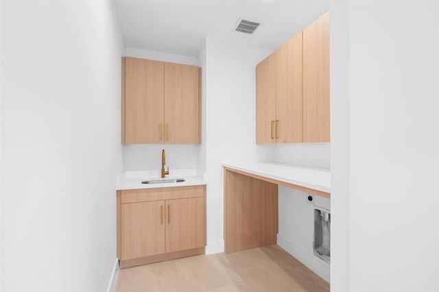 2208 Montclaire ST, Austin, TX 78704