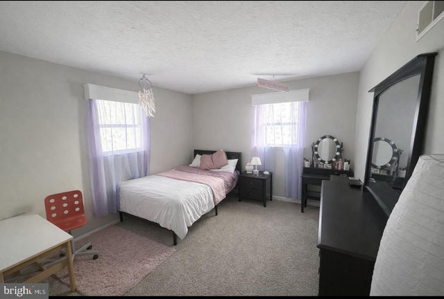 335 DONNA LN, York, PA 17403