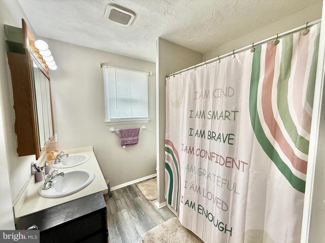 335 DONNA LN, York, PA 17403