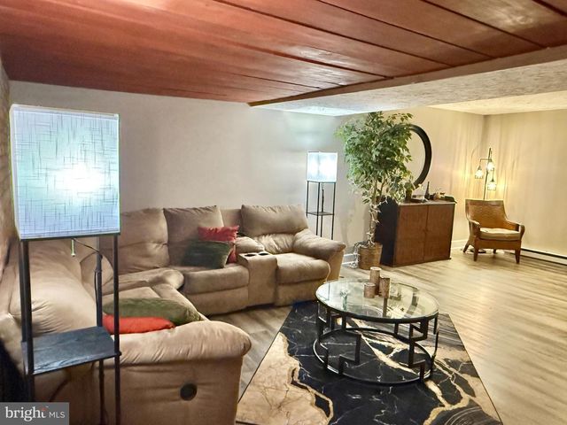 335 DONNA LN, York, PA 17403