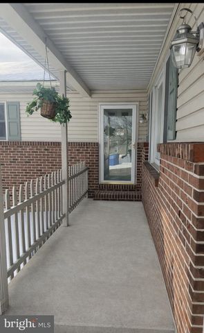 335 DONNA LN, York, PA 17403