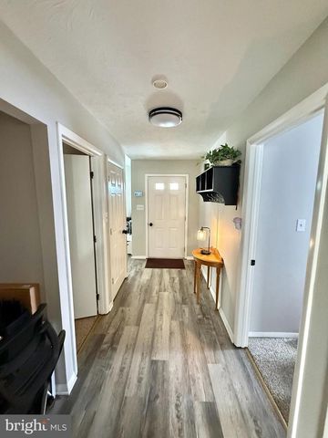 335 DONNA LN, York, PA 17403