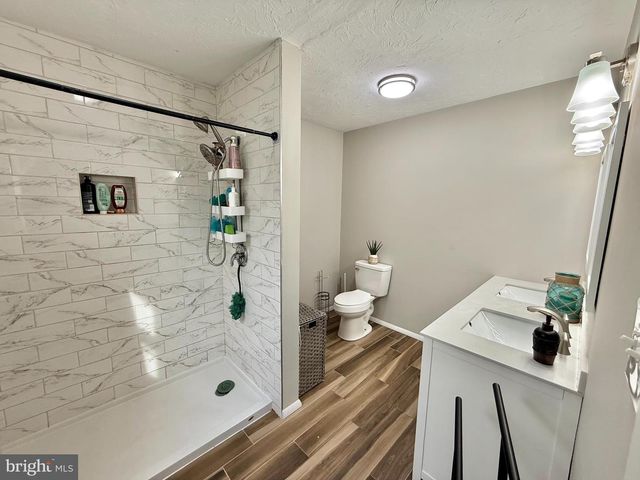 335 DONNA LN, York, PA 17403