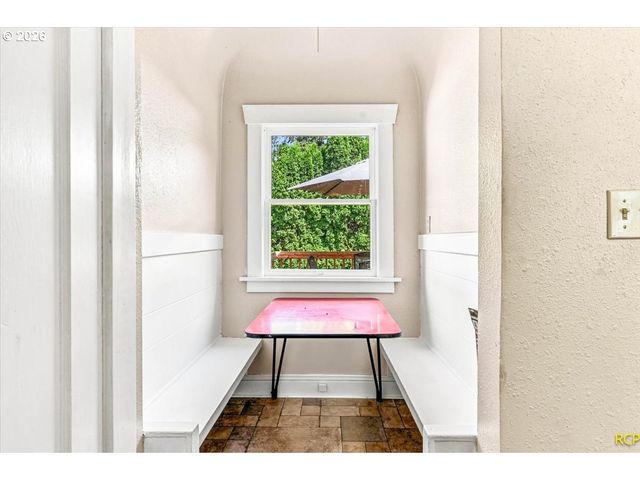 15325 Se STARK St, Portland, OR 97233