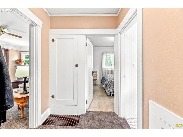 15325 Se STARK St, Portland, OR 97233