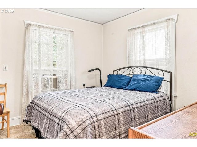 15325 Se STARK St, Portland, OR 97233