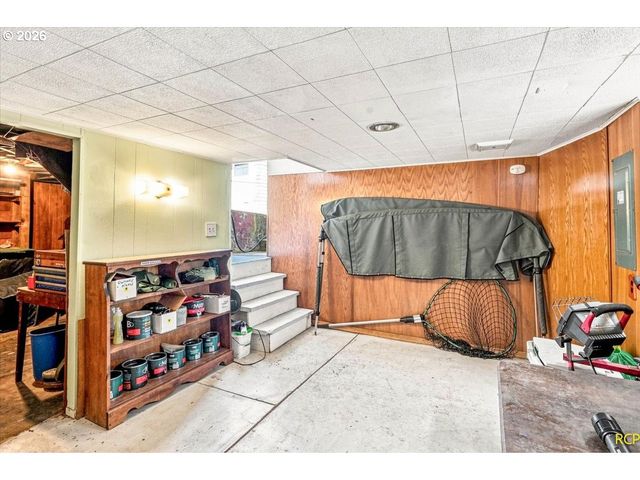15325 Se STARK St, Portland, OR 97233