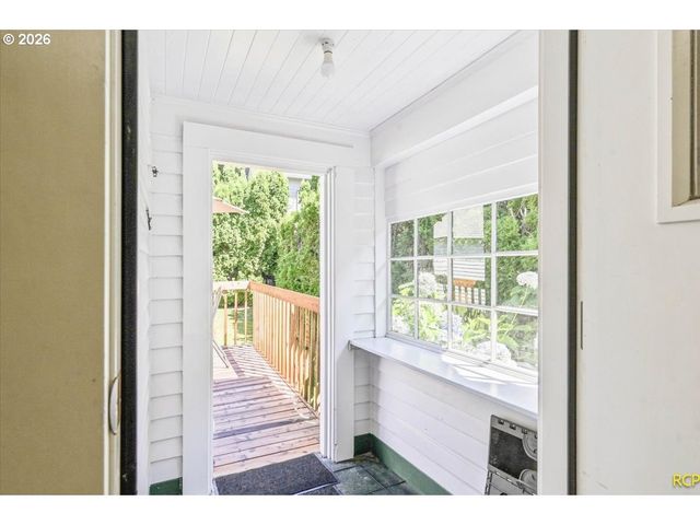 15325 Se STARK St, Portland, OR 97233