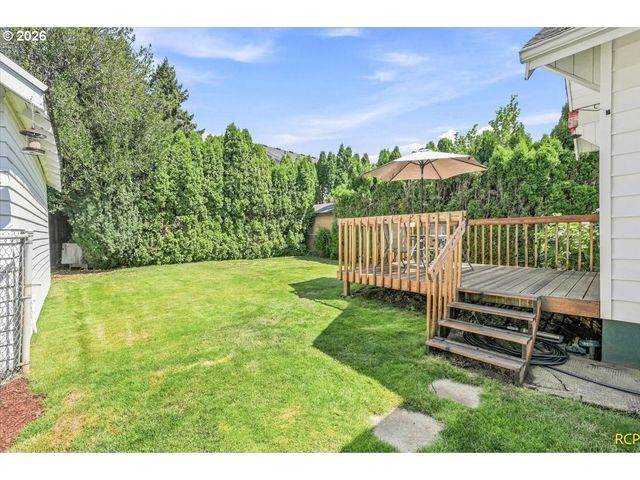 15325 Se STARK St, Portland, OR 97233