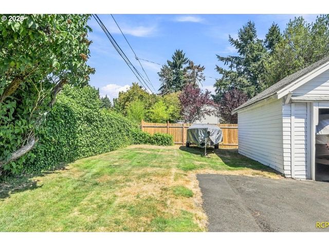 15325 Se STARK St, Portland, OR 97233
