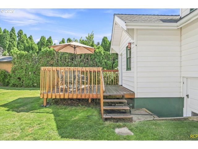 15325 Se STARK St, Portland, OR 97233