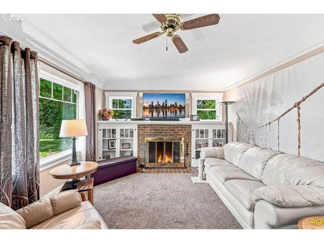 15325 Se STARK St, Portland, OR 97233