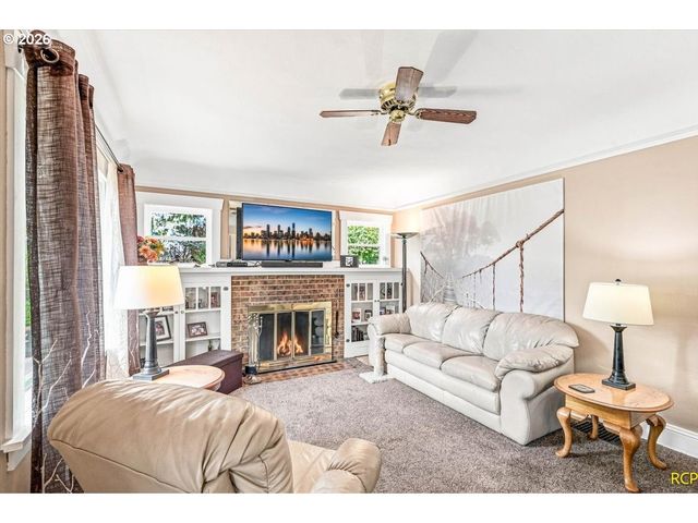 15325 Se STARK St, Portland, OR 97233