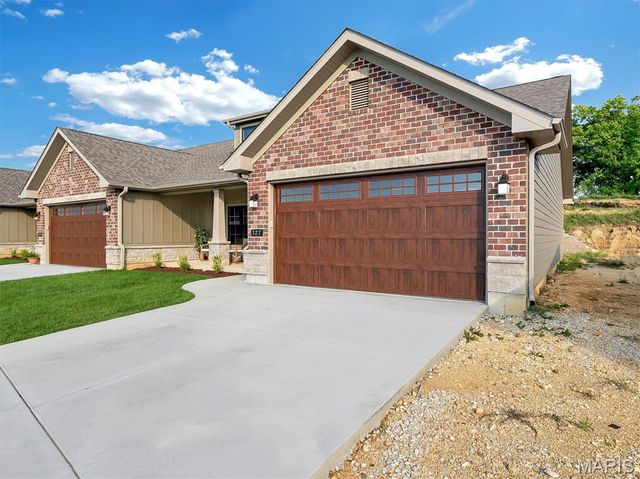 127 Stone Ledge Drive, St Clair, MO 63077