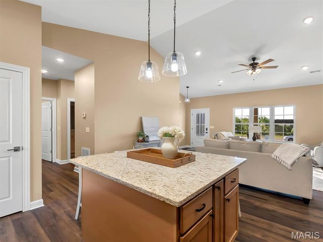 127 Stone Ledge Drive, St Clair, MO 63077