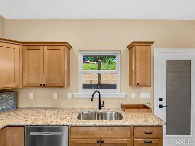 127 Stone Ledge Drive, St Clair, MO 63077