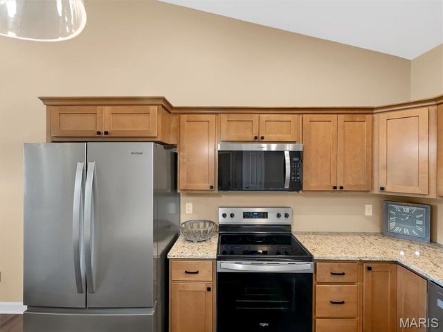 127 Stone Ledge Drive, St Clair, MO 63077