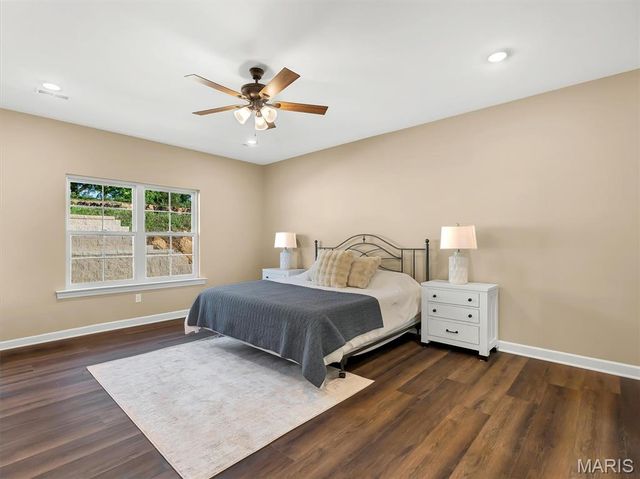 127 Stone Ledge Drive, St Clair, MO 63077
