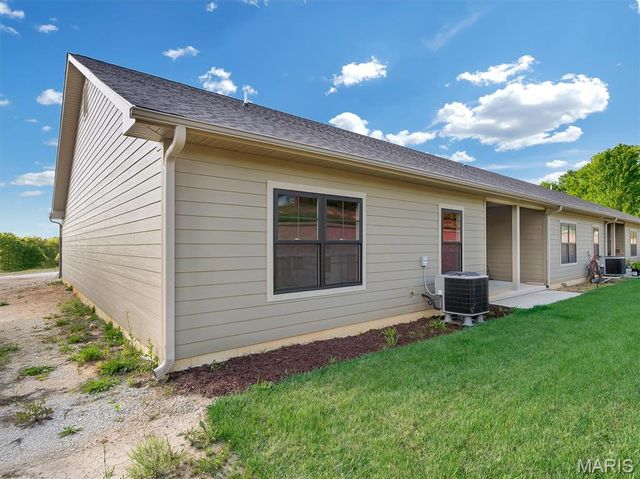 127 Stone Ledge Drive, St Clair, MO 63077